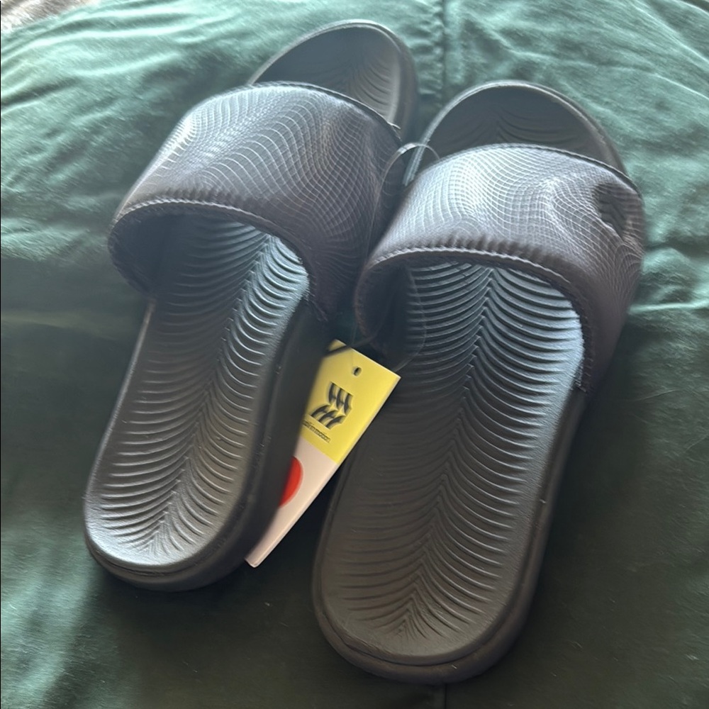 Black Slides Size 3
Item # 251